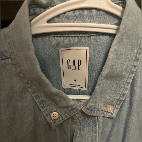 Gap shirt sleeve button-up - Picture 3 of 4